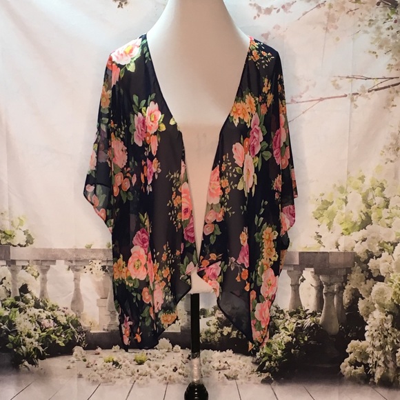 Moa Moa Tops - NWOT. Floral Print Kimono